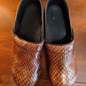 Dansko sanita clog